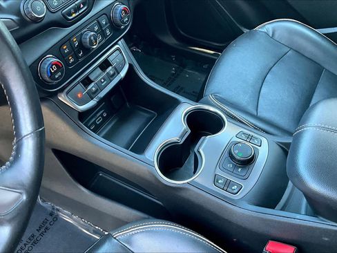 Used 2022 GMC Terrain AT4 image 16