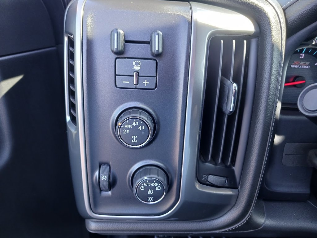Used 2015 Chevrolet Silverado 1500 LTZ Z71 w/ Custom Sport Edition AWD/4WD image 23