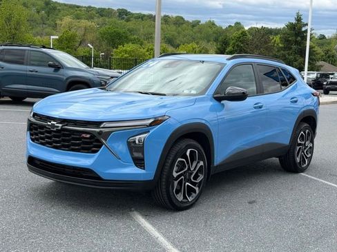 Certified 2024 Chevrolet Trax RS w/ Sunroof Package FWD image 2