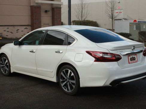 Used 2017 Nissan Altima 2.5 SR image 3