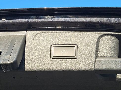 Used 2022 Volkswagen Atlas SEL Premium image 8