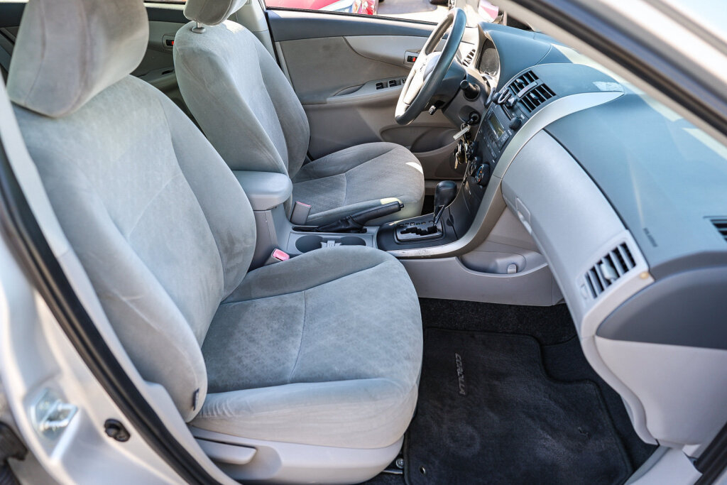 Used 2009 Toyota Corolla LE w/ All Weather Guard Pkg FWD image 7