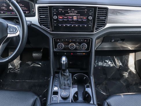 Used 2022 Volkswagen Atlas Cross Sport SE image 12