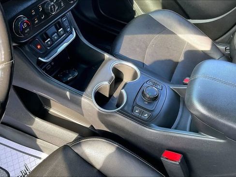 Certified 2019 GMC Terrain SLT w/ Preferred Package AWD/4WD image 17