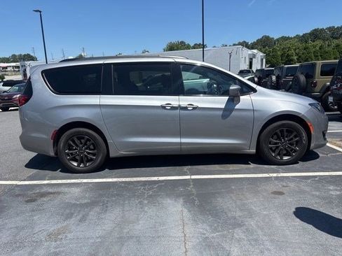Used 2020 Chrysler Pacifica Touring-L AWD/4WD image 4