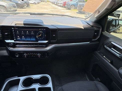 Used 2023 Chevrolet Silverado 1500 LT AWD/4WD image 17