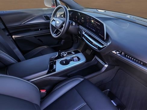 Certified 2024 Cadillac Lyriq Tech w/ Driver Assist Package image 28