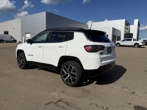 Certified 2025 Jeep Compass Limited w/ Elite Group AWD/4WD image 4