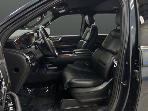 Used 2024 Lincoln Navigator Premiere AWD/4WD image 8