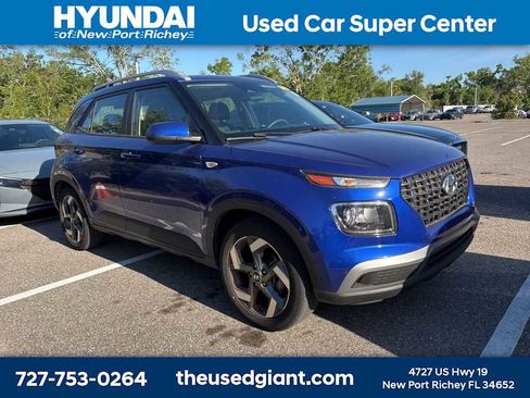 Used 2023 Hyundai Venue SEL image 4
