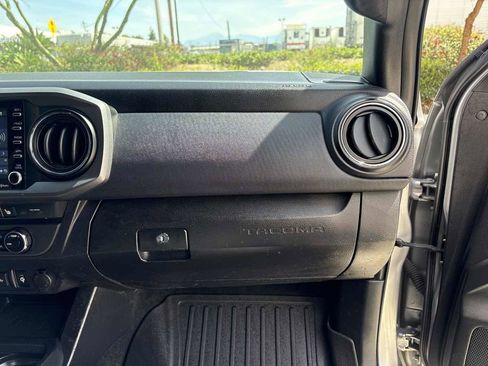 Used 2020 Toyota Tacoma TRD Off-Road w/ Technology Package image 16