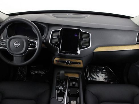 Certified 2024 Volvo XC90 T8 Plus w/ Protection Package Premier image 7