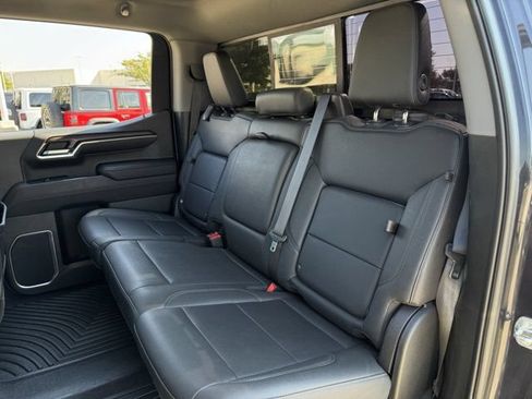 Used 2023 GMC Sierra 1500 SLT AWD/4WD image 29