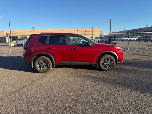 Used 2023 Nissan Rogue S image 4