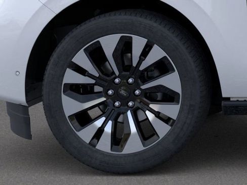 New 2025 Ford Expedition Max Platinum w/ Driver's Package image 19