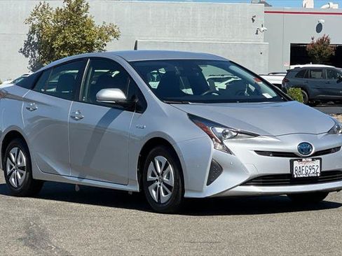Certified 2017 Toyota Prius Two w/ Prius Two Safety Plus Package FWD image 5