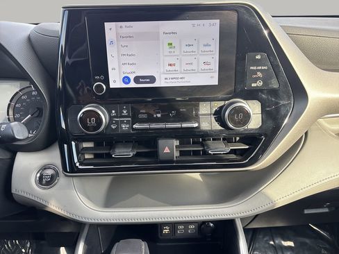 Used 2023 Toyota Highlander LE image 17