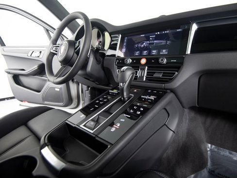New 2026 Porsche Macan S image 32