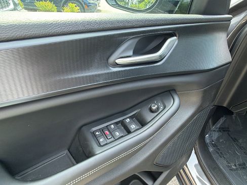 Used 2025 Jeep Grand Cherokee Altitude AWD/4WD image 15