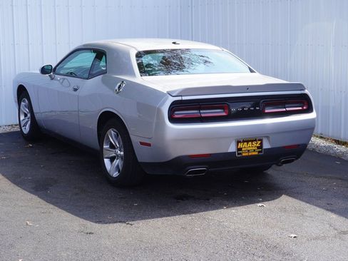 Used 2022 Dodge Challenger SXT image 4