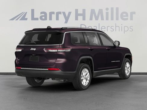 Used 2023 Jeep Grand Cherokee L Limited w/ Luxury Tech Group II image 3