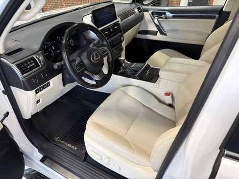 Used 2023 Lexus GX 460 Premium w/ Premium Package AWD/4WD image 12