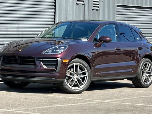 Used 2025 Porsche Macan AWD image 1