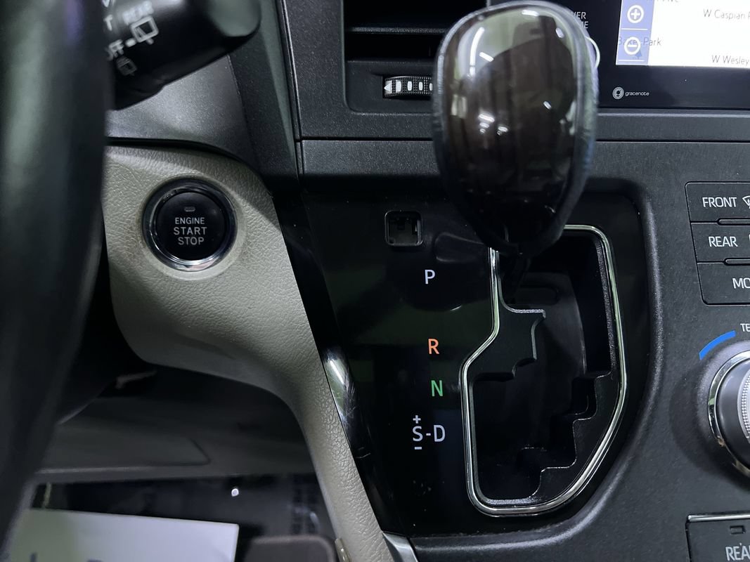 Used 2020 Toyota Sienna XLE w/ XLE Navigation Package FWD image 23