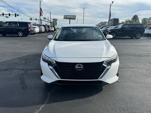 Used 2024 Nissan Sentra SV image 3