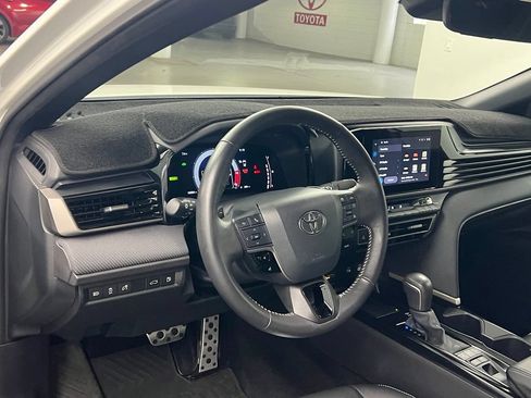 Used 2025 Toyota Camry SE FWD image 12