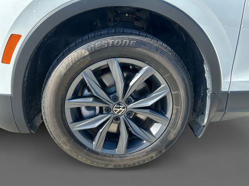 Certified 2022 Volkswagen Tiguan SE w/ Panoramic Sunroof Package image 19