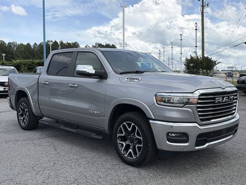 Used 2025 RAM 1500 Laramie AWD/4WD image 9