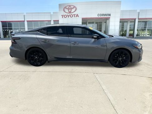 Used 2021 Nissan Maxima SR w/ Sport Mat Group FWD image 6