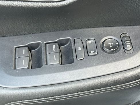 Certified 2024 Honda HR-V LX image 12