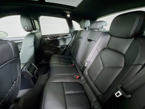 New 2026 Porsche Macan Base image 24