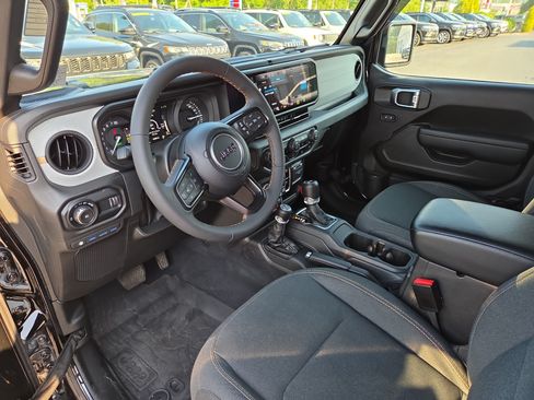 Used 2024 Jeep Wrangler Unlimited AWD/4WD image 16