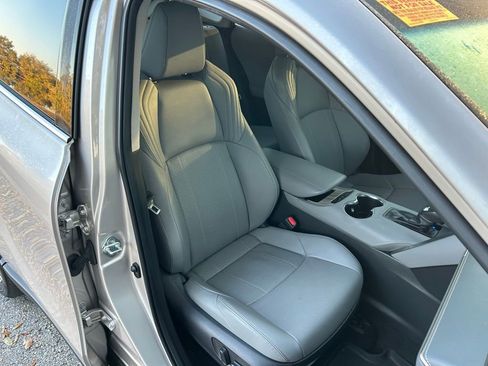 Certified 2024 Toyota Venza Limited image 12