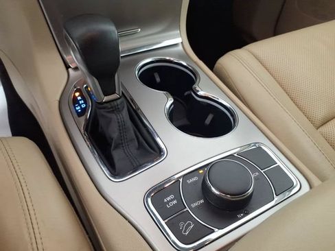 Used 2019 Jeep Grand Cherokee Limited w/ Luxury Group II AWD/4WD image 22