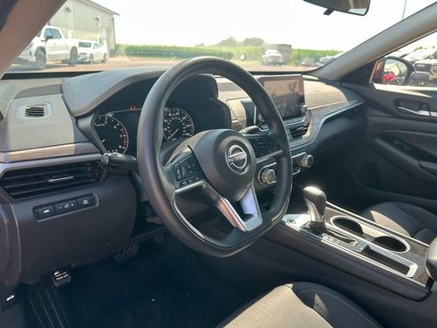 Used 2023 Nissan Altima 2.5 SV FWD image 12