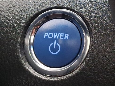 Used 2018 Toyota Camry XLE image 25