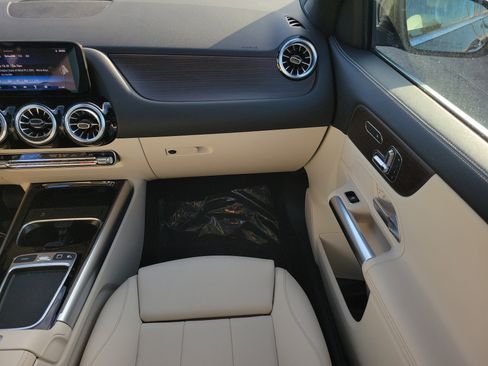 Certified 2025 Mercedes-Benz GLA 250 image 19