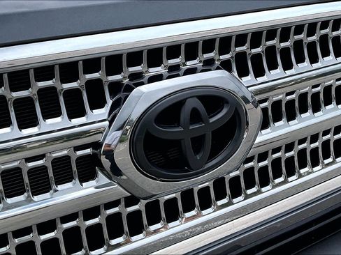 Used 2017 Toyota Tacoma TRD Off-Road w/ Tow Package RWD image 30