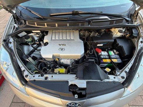 Used 2010 Toyota Sienna LE FWD image 21