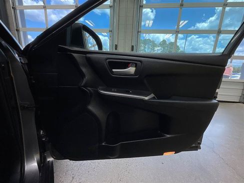 Used 2016 Toyota Camry SE FWD image 27