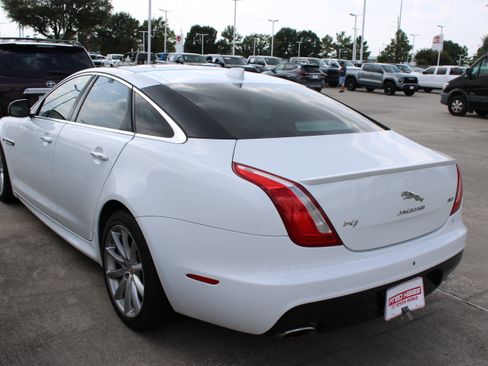 Used 2016 Jaguar XJ R-Sport RWD image 5