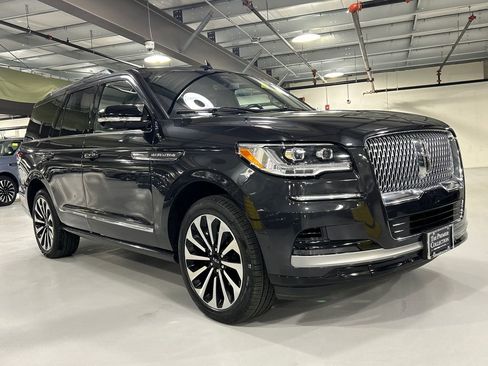 Used 2023 Lincoln Navigator Reserve AWD/4WD image 1