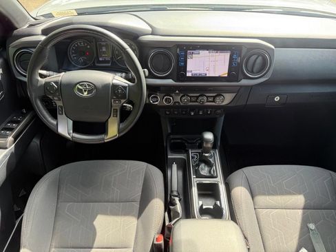 Used 2019 Toyota Tacoma TRD Off-Road w/ Technology Package AWD/4WD image 17