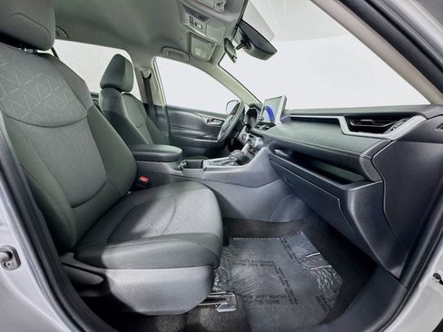Used 2025 Toyota RAV4 XLE image 28