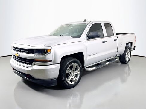 Used 2018 Chevrolet Silverado 1500 Custom w/ Custom Value Package RWD image 4