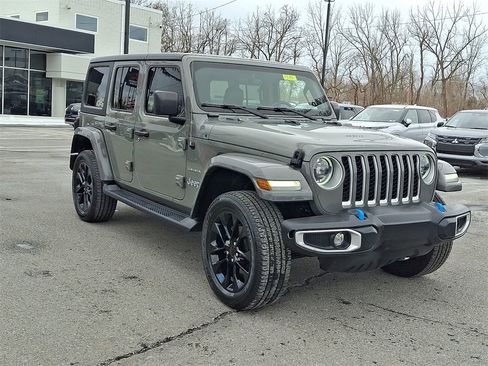 Used 2023 Jeep Wrangler Unlimited Sahara image 4